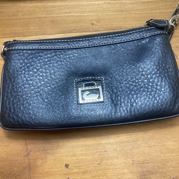 Dooney & Bourke Handbags - DOONEY & BOURKE Leather Wallet Purse